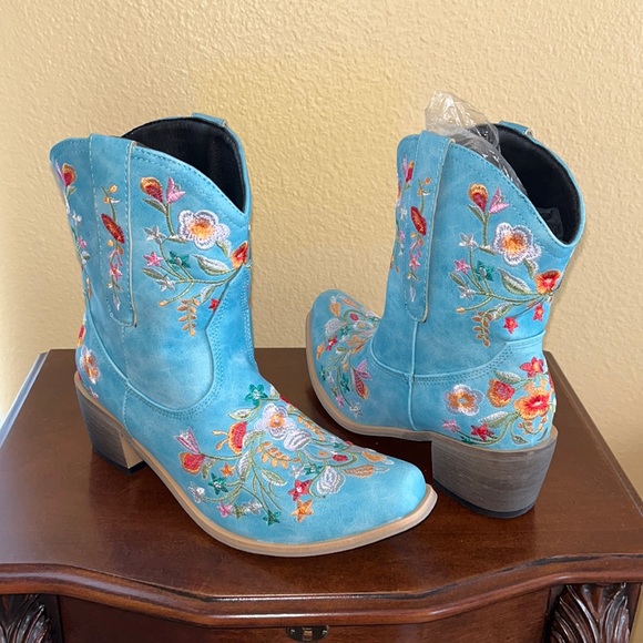 Shoes - Blue Floral Western Cowboy Boots (Booties)